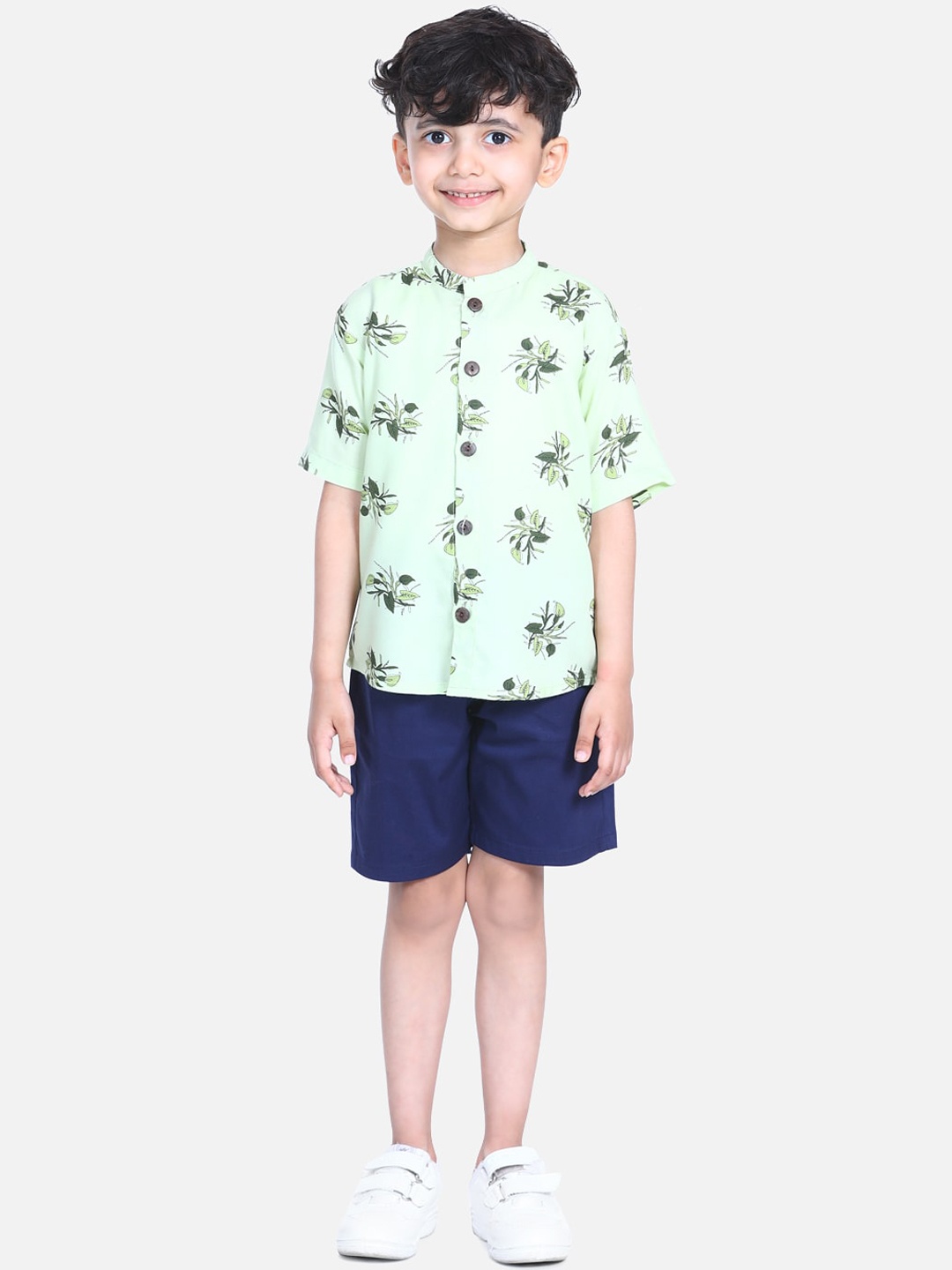

Cutiekins Boys Green & Navy Blue Printed Shirt with Shorts