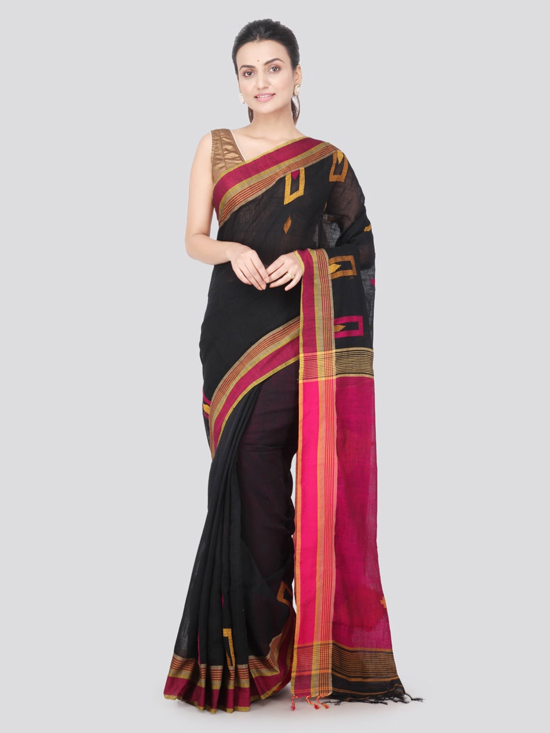 

PinkLoom Black & Pink Linen Blend Solid Jamdani Sustainable Saree