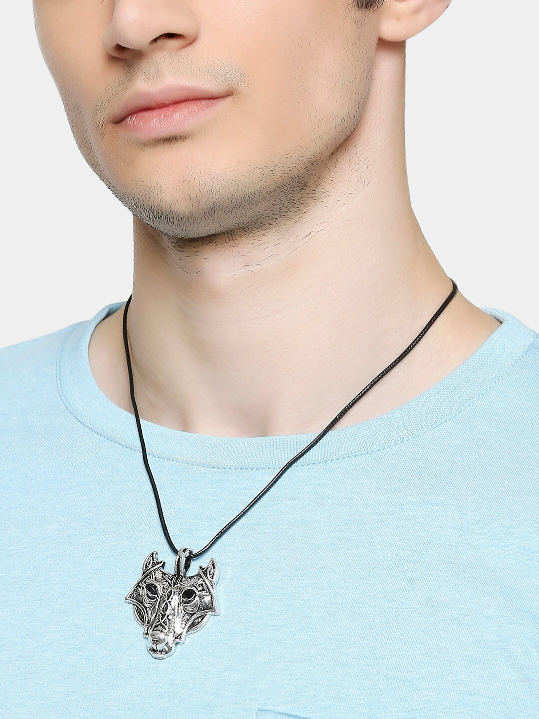 

OOMPH Men Silver-Toned Wolf Design Handcrafted Pendant With Black Fashion Chain