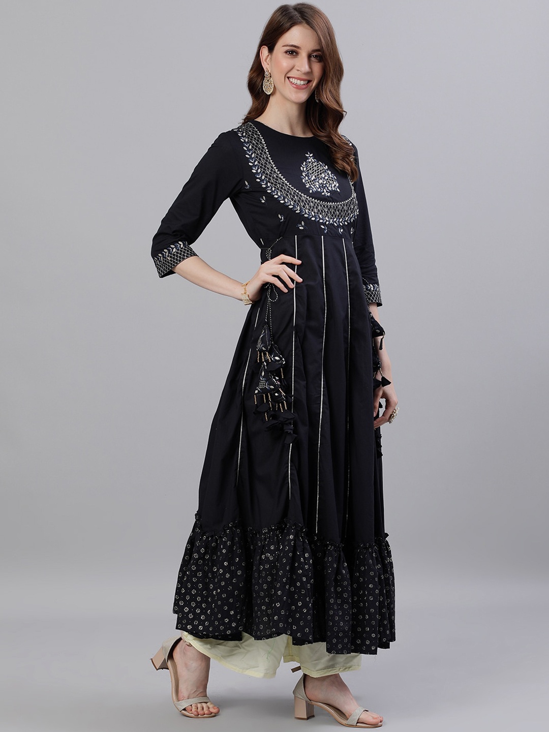 

Ishin Women Navy Blue Embellished Anarkali Kurta