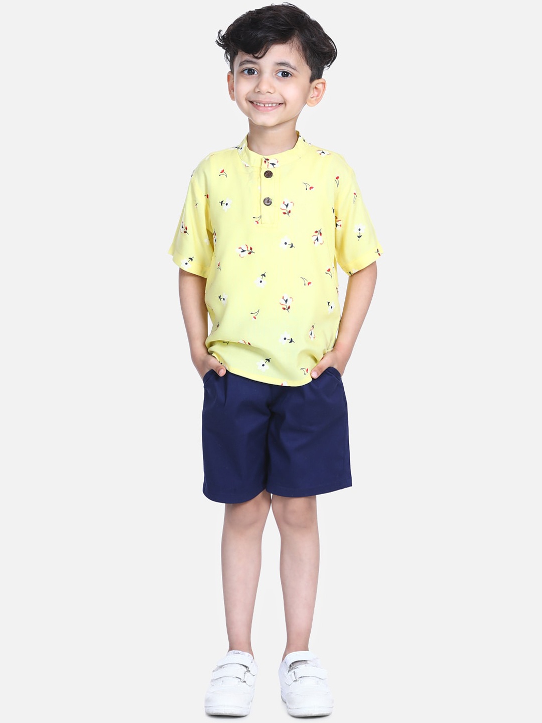 

Cutiekins Boys Yellow & Blue Printed T-shirt with Shorts