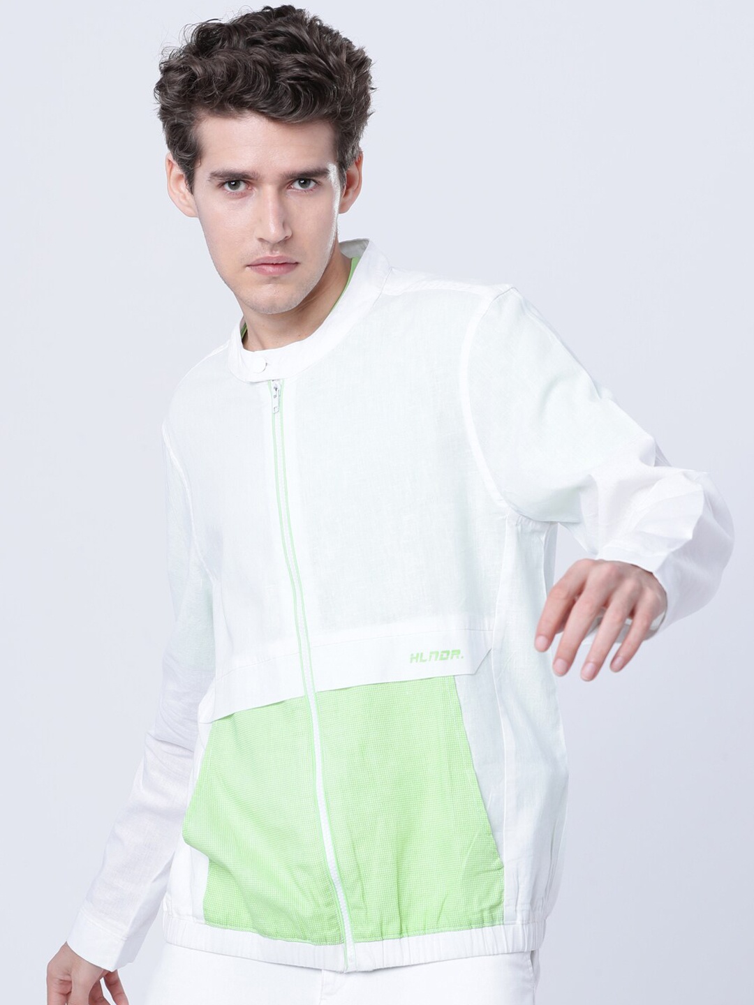 

HIGHLANDERMen White Colourblocked Open Front Shacket