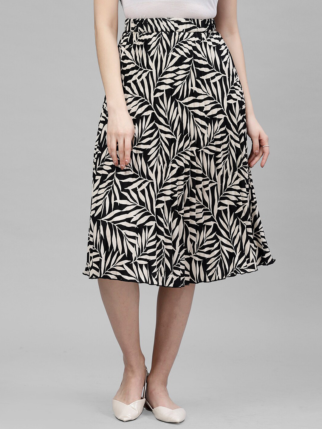 

KASSUALLY Women Black & White Printed Pleated A-Line Midi Skirt