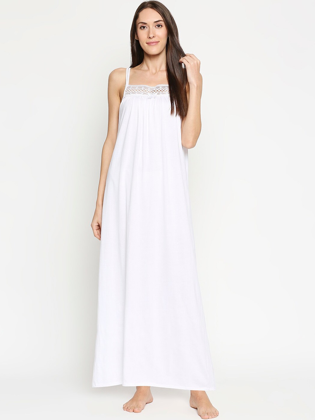 

AV2 White Solid Cotton Nightdress