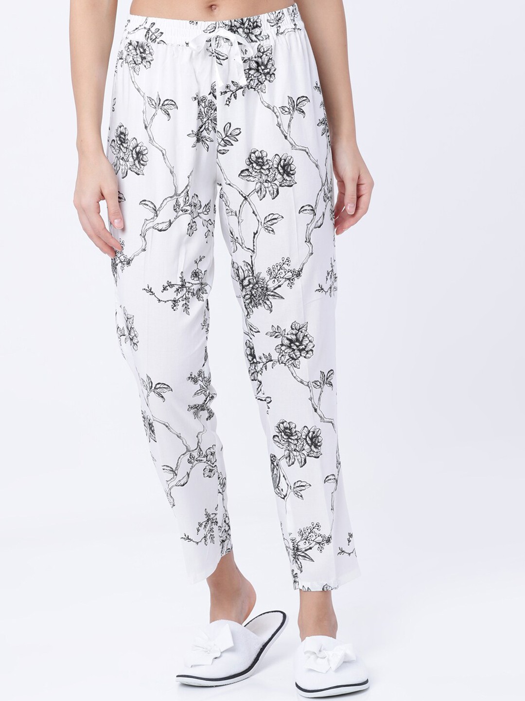 

Tokyo Talkies Women White & Black Floral Print Lounge Pants