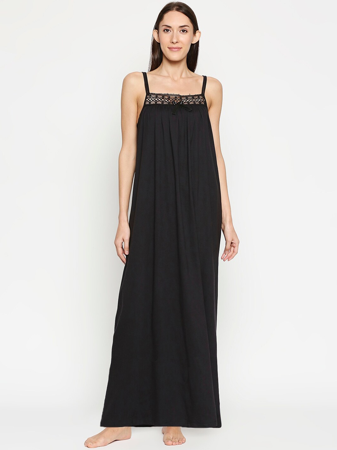 AV2 Black Solid Cotton Nightdress