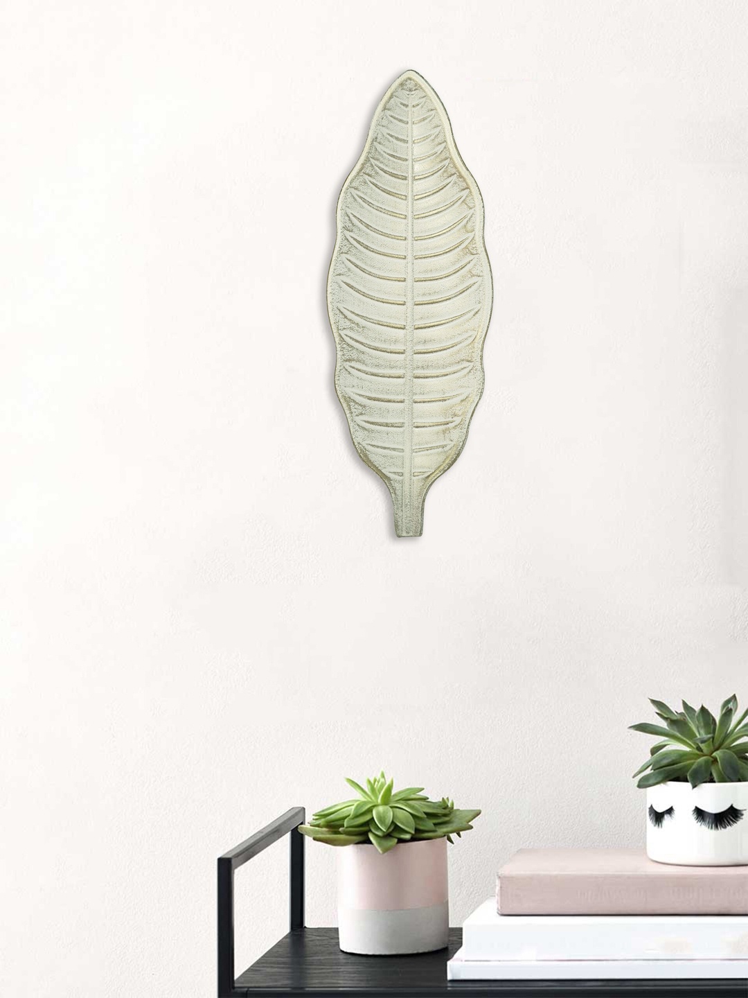 

Art Street White Textured Leaf Wall Plate Decor