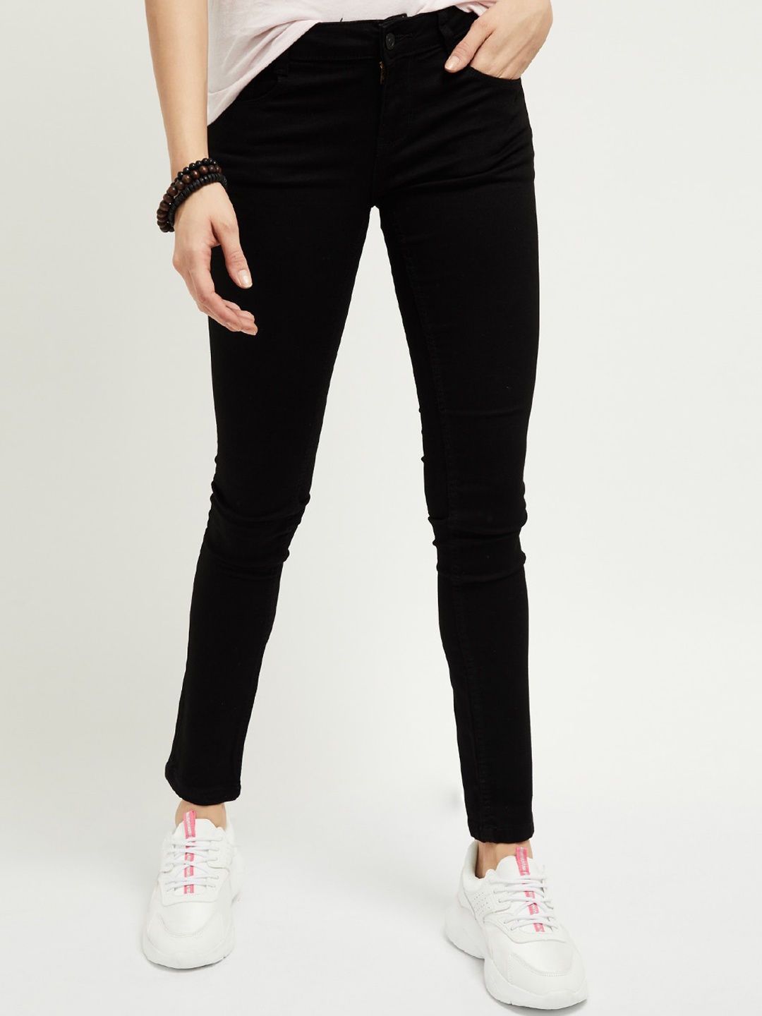 

max Women Black Skinny Fit Low-Rise Clean Look Stretchable Jeans