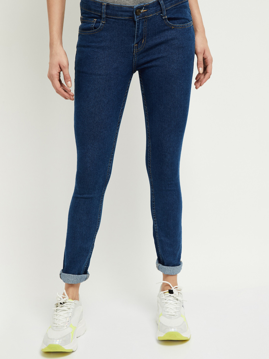 

max Women Blue Skinny Fit Low-Rise Clean Look Cropped Stretchable Jeans