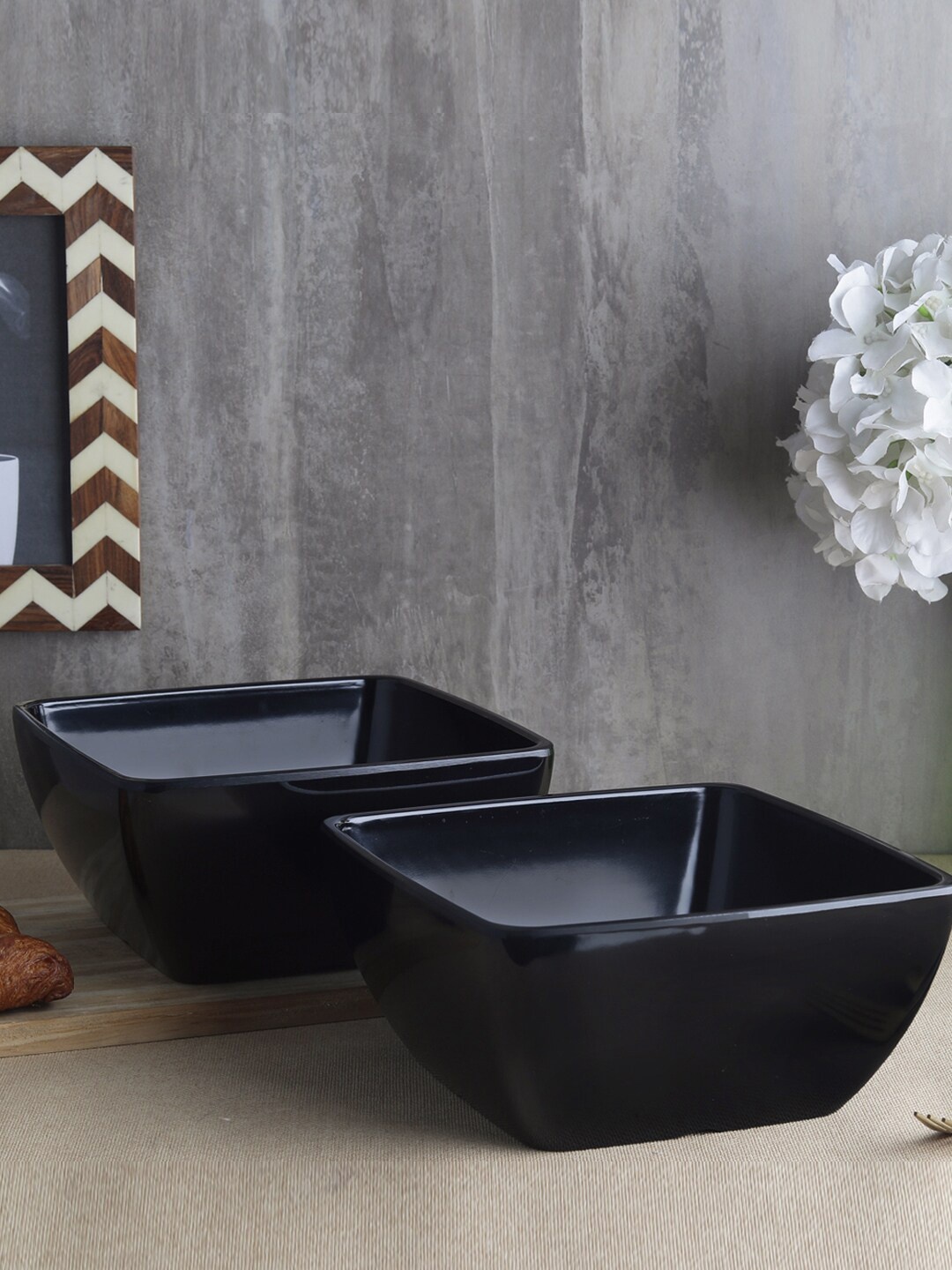 

Servewell Black Set Of 2 Melamine Bowls