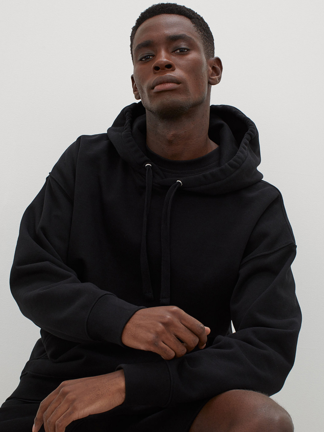 

H&M Men Black Solid Hooded Cotton Sweatshirt