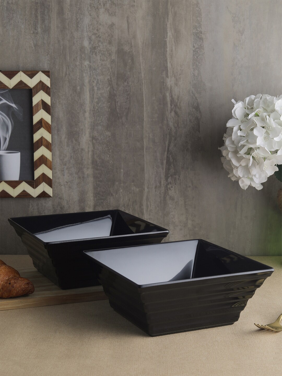 

Servewell Black Set Of 2 Melamine Bowls