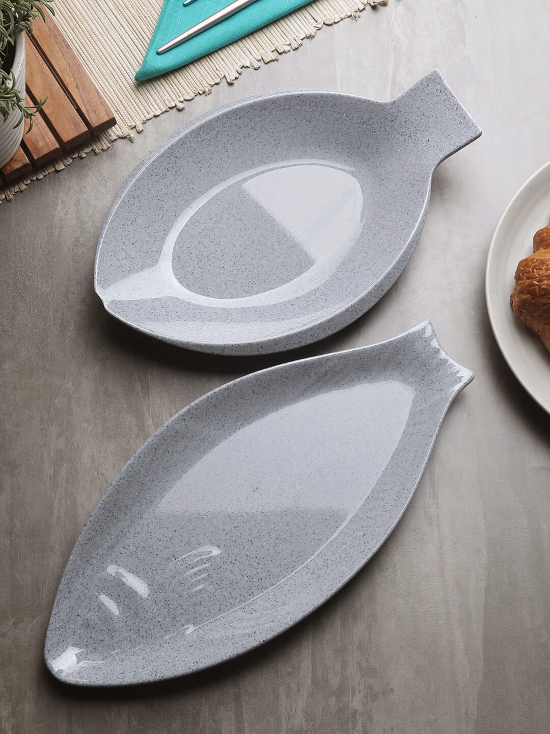 

Servewell Grey Solid Fish Shaped Melamine Serving Platters
