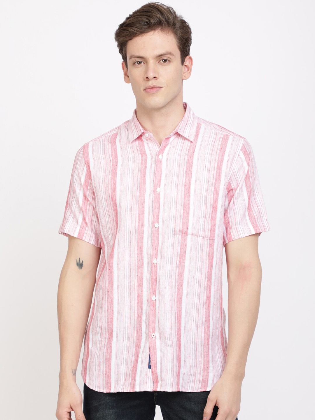 

Bene Kleed Men Pink & Off-White Regular Fit Striped Casual Shirt