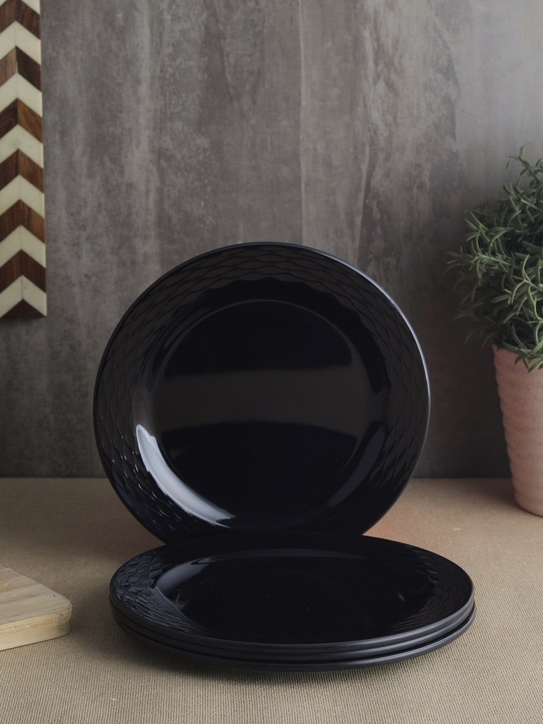 

Servewell Black Set Of 4 Melamine Plates