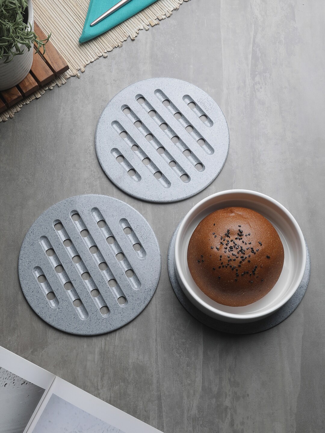 

Servewell Grey Printed Set of 3 Crevice Round Hotpots