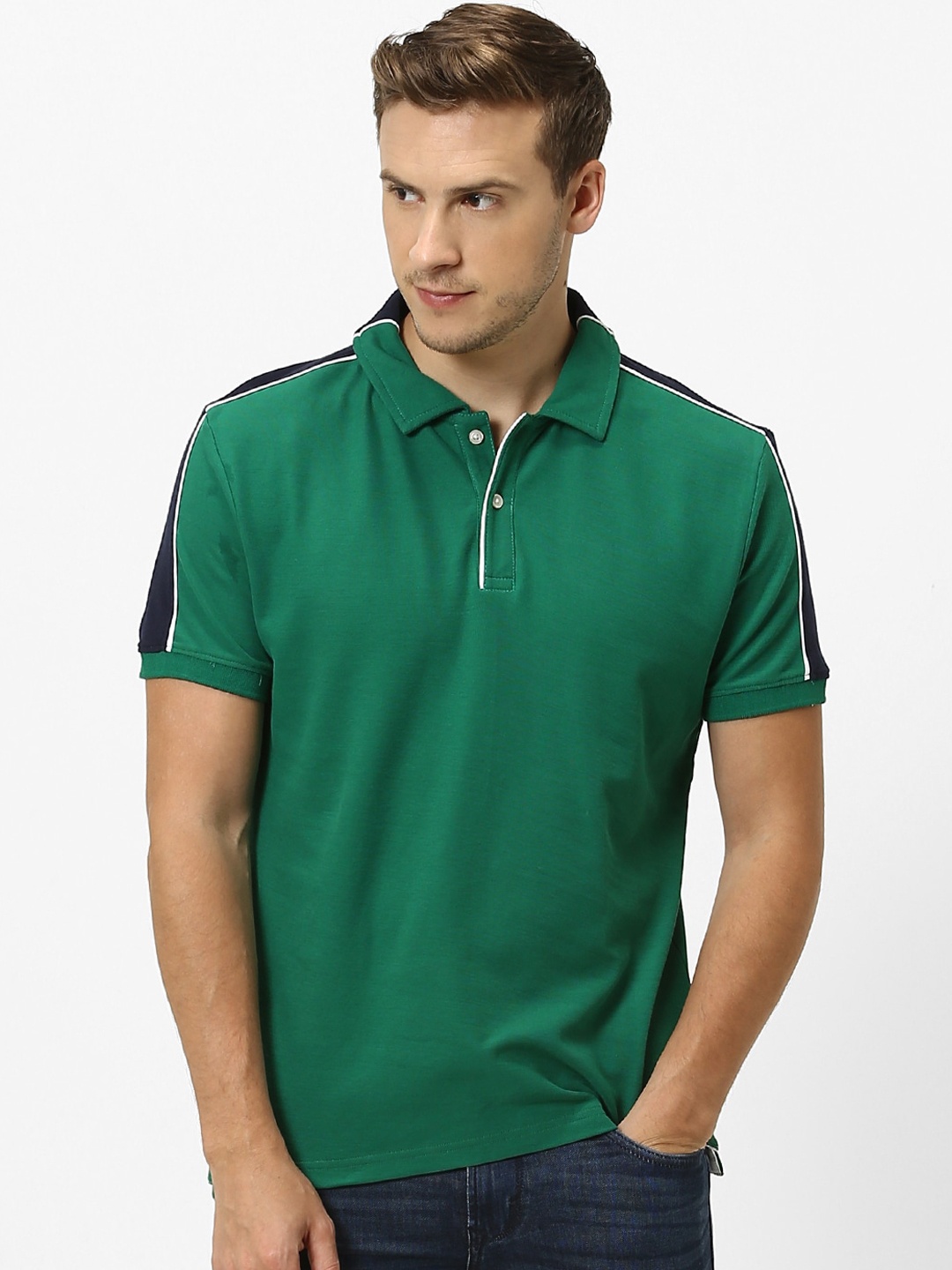 

Celio Men Green Solid Polo Collar T-shirt