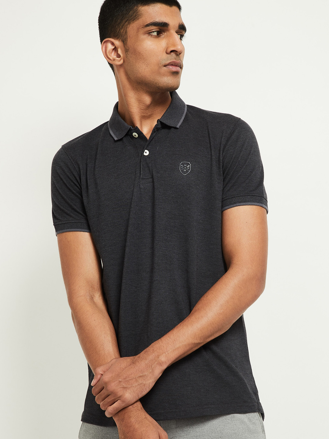 

max Men Grey Solid Polo Collar T-shirt