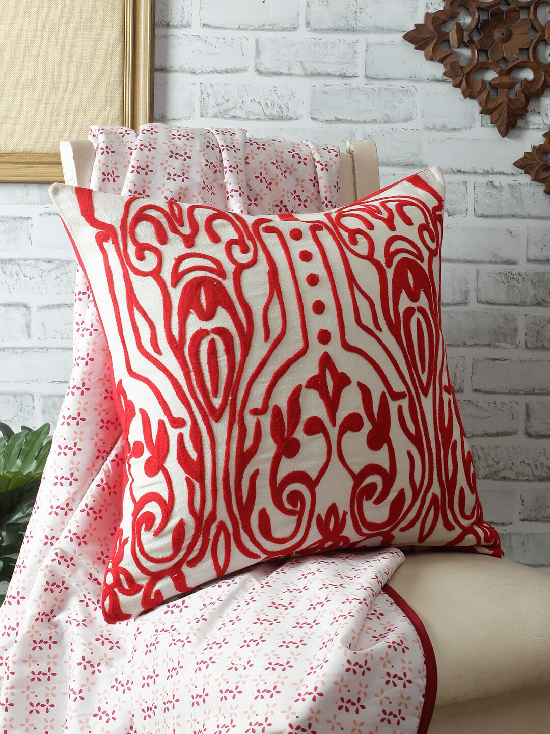 

REME White & Red Set of Single Embroidered Square Cushion Covers