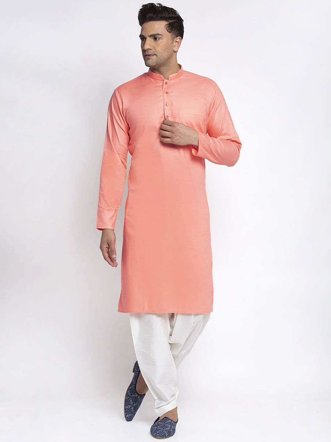 

MAXENCE Men Peach-Coloured & White Solid Kurta with Pyjamas & Dupatta