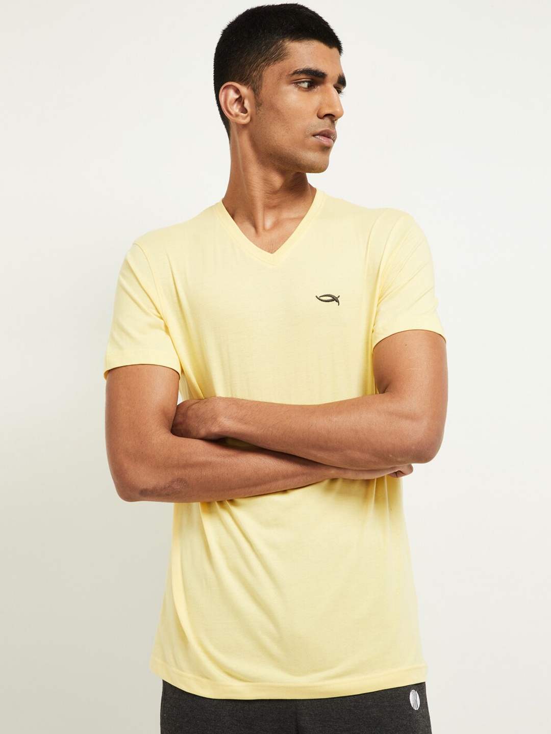 

max Men Yellow Solid V-Neck Cotton Pure Cotton T-shirt