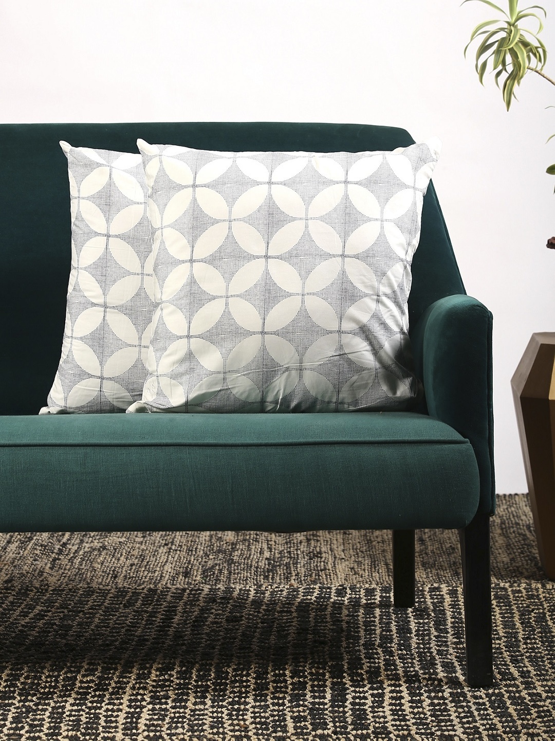 

Contrast Living White & Grey Set of 2 Abstract Square Cushion Covers