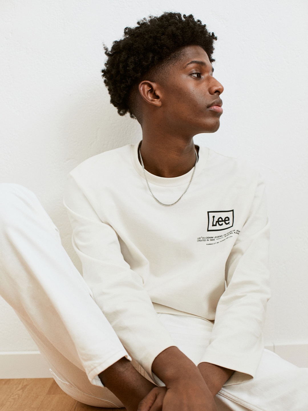 

H&M Men White Solid Relaxed Sustainable Jeans