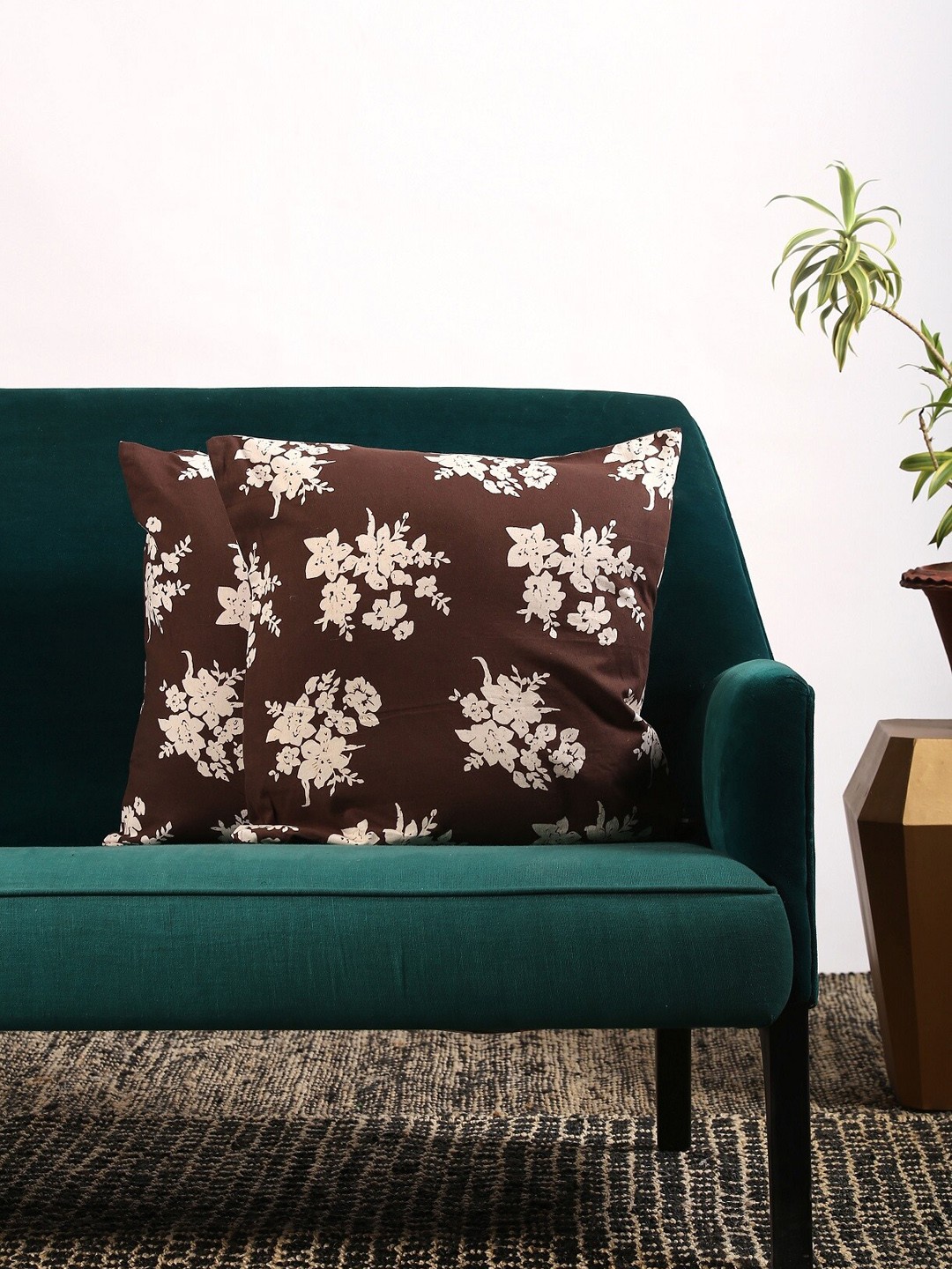 

Contrast Living Brown & Off-White Set of 2 Floral Square Cushion Covers