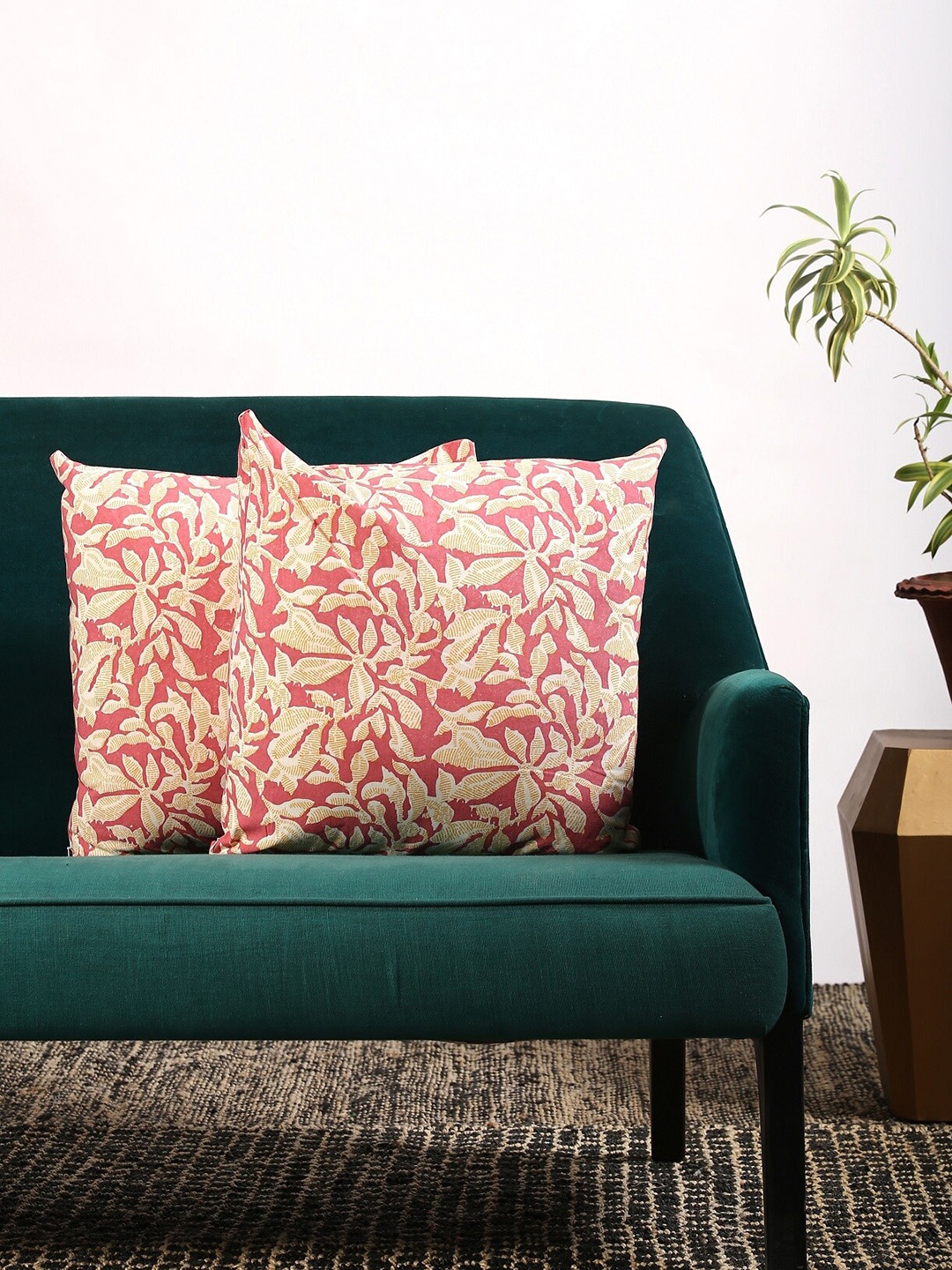 

Contrast Living Red & White Set of 2 Ethnic Motifs Square Cushion Covers