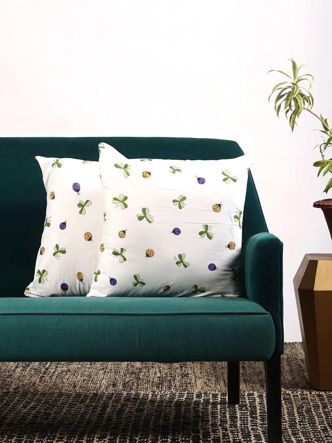 

Contrast Living White & Green Set of 2 Quirky Square Cushion Covers