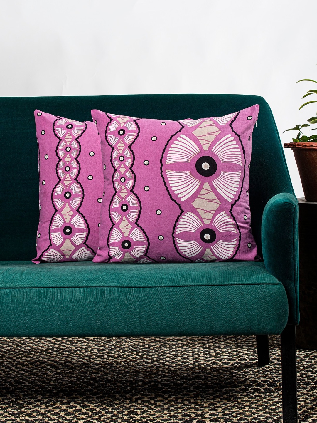 

Contrast Living Pink & White Set of 2 Geometric Square Cushion Covers
