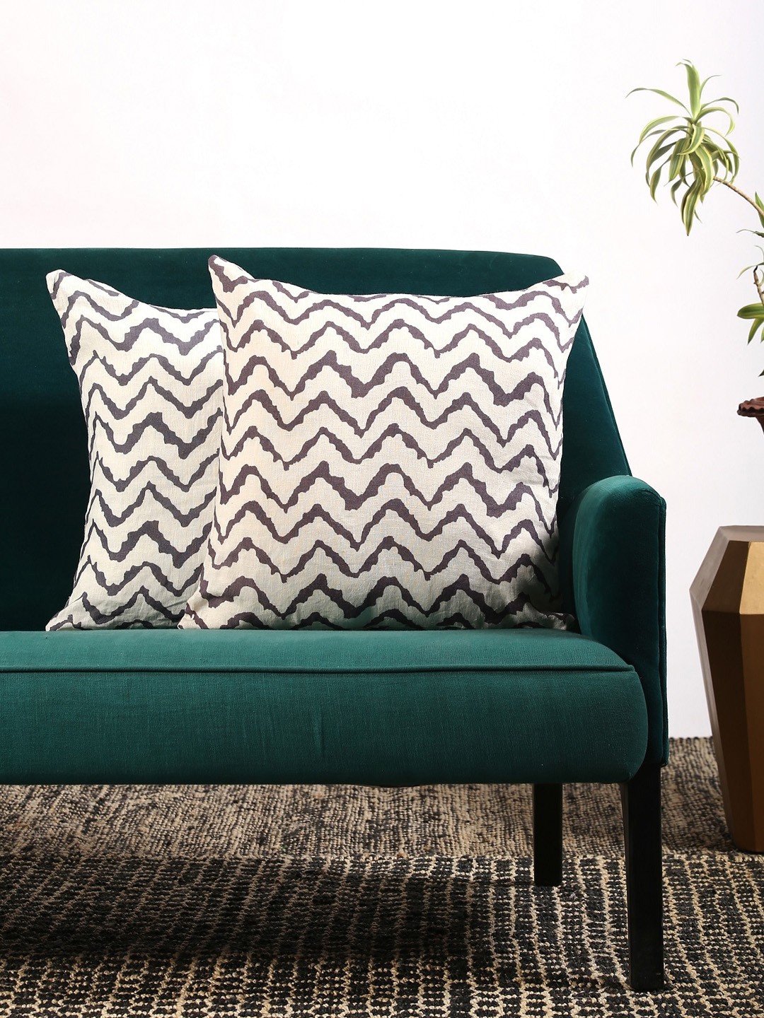 

Contrast Living White & Black Set of 2 Geometric Square Cushion Covers