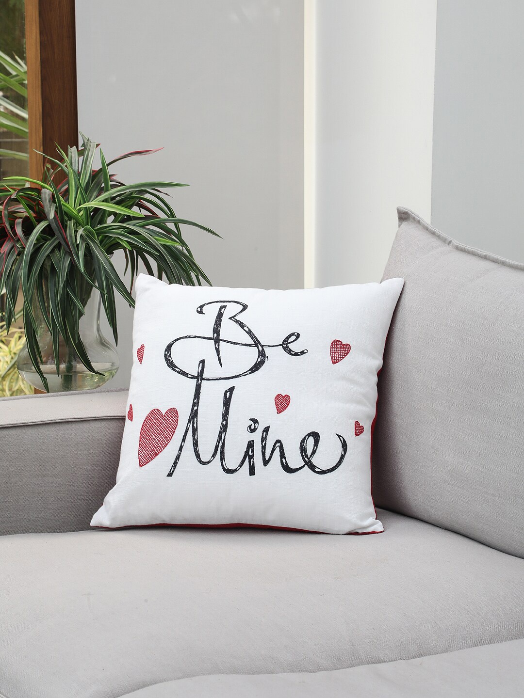 BLUE BOAT Off-White & Red Single Printed Square Cushion Cover