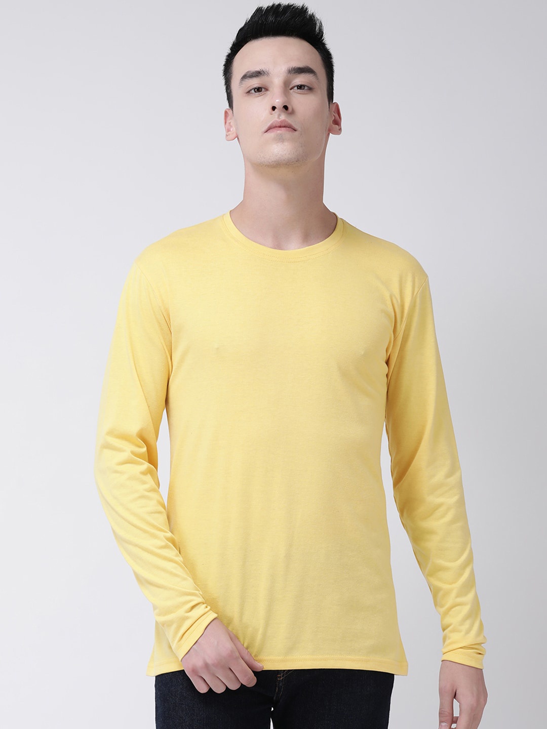 

GRACIT Men Yellow Solid Round Neck T-shirt