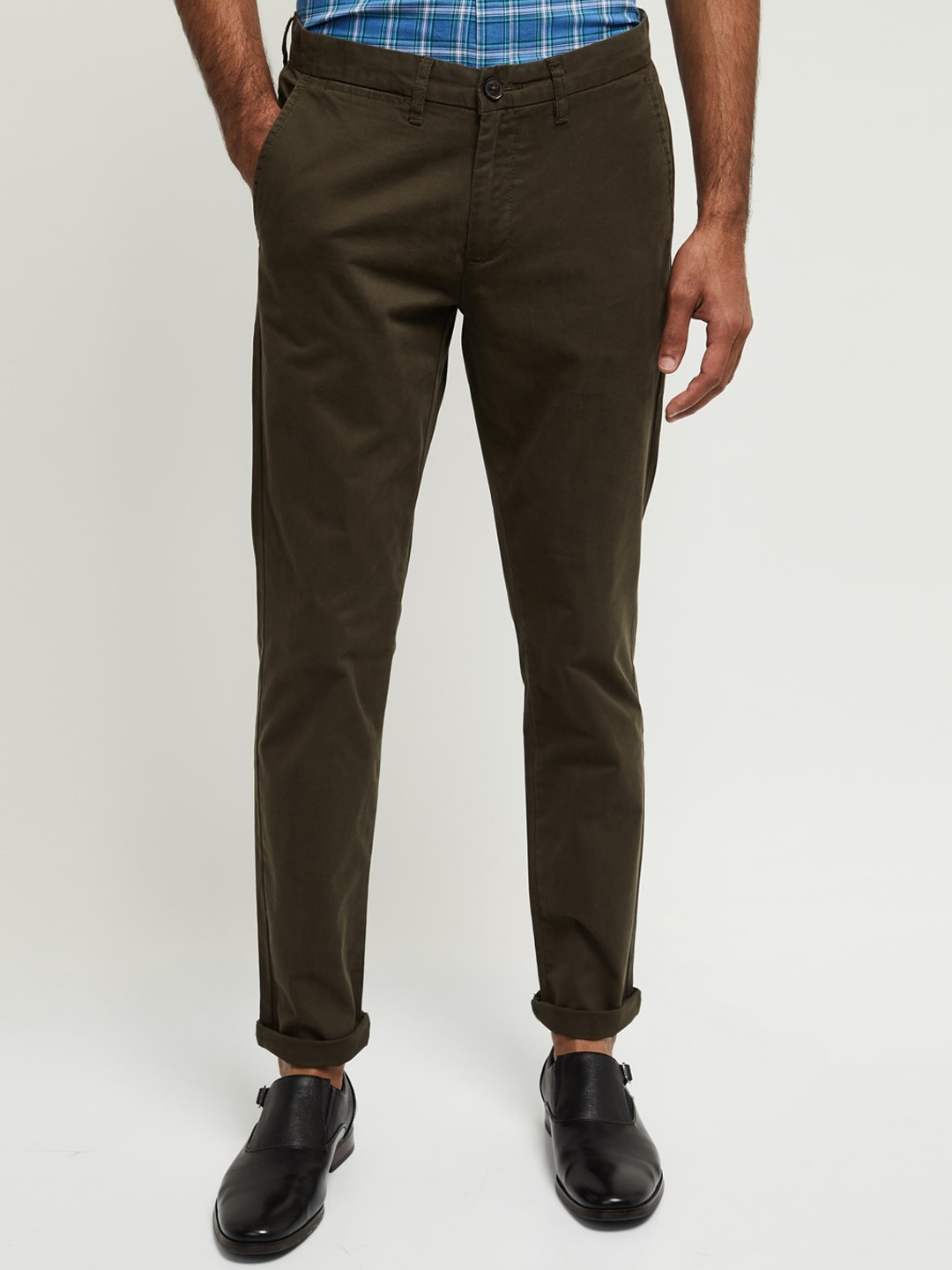 

max Men Green Slim Fit Solid Regular Trousers