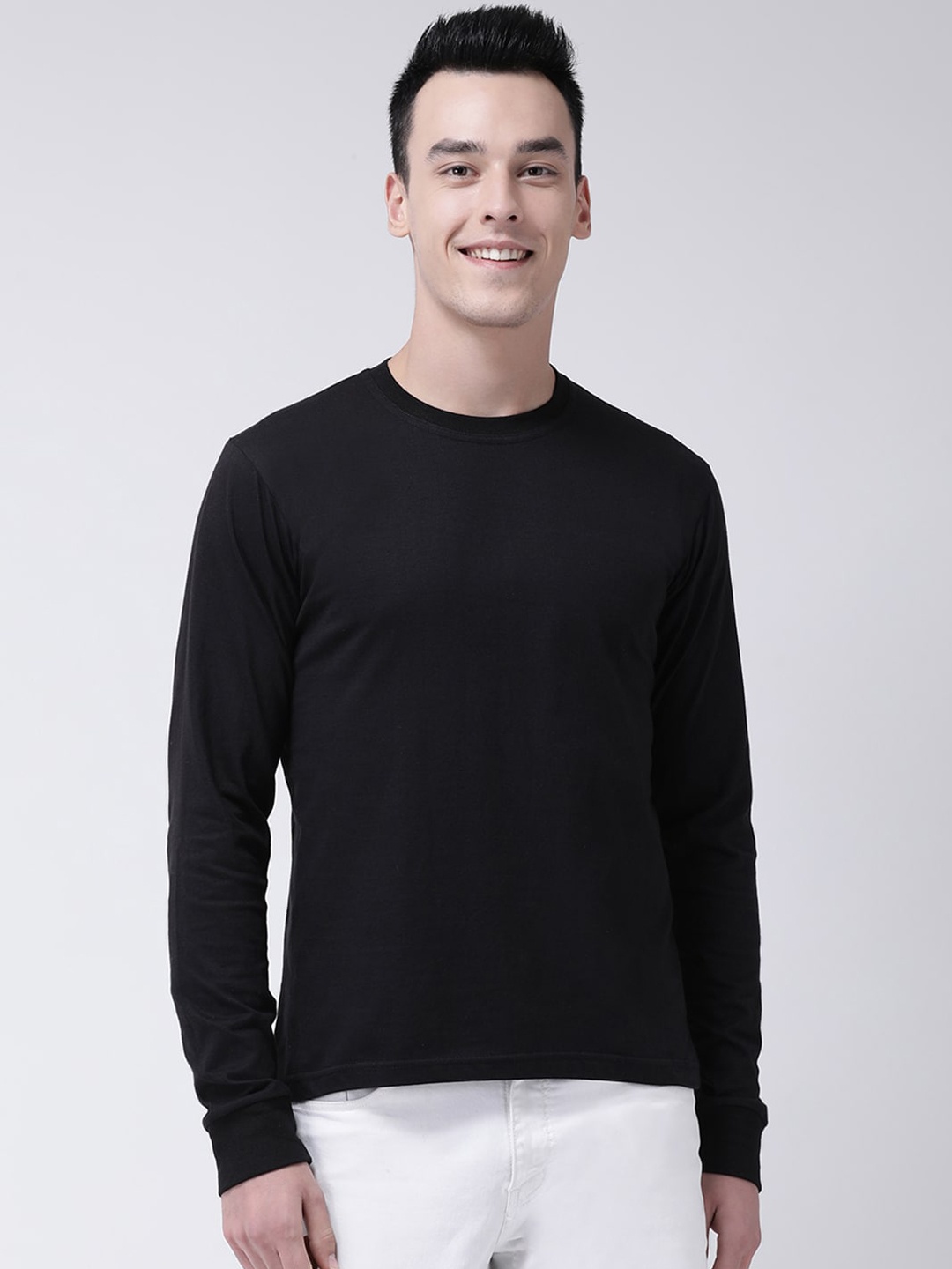 

GRACIT Men Black Solid Round Neck T-shirt