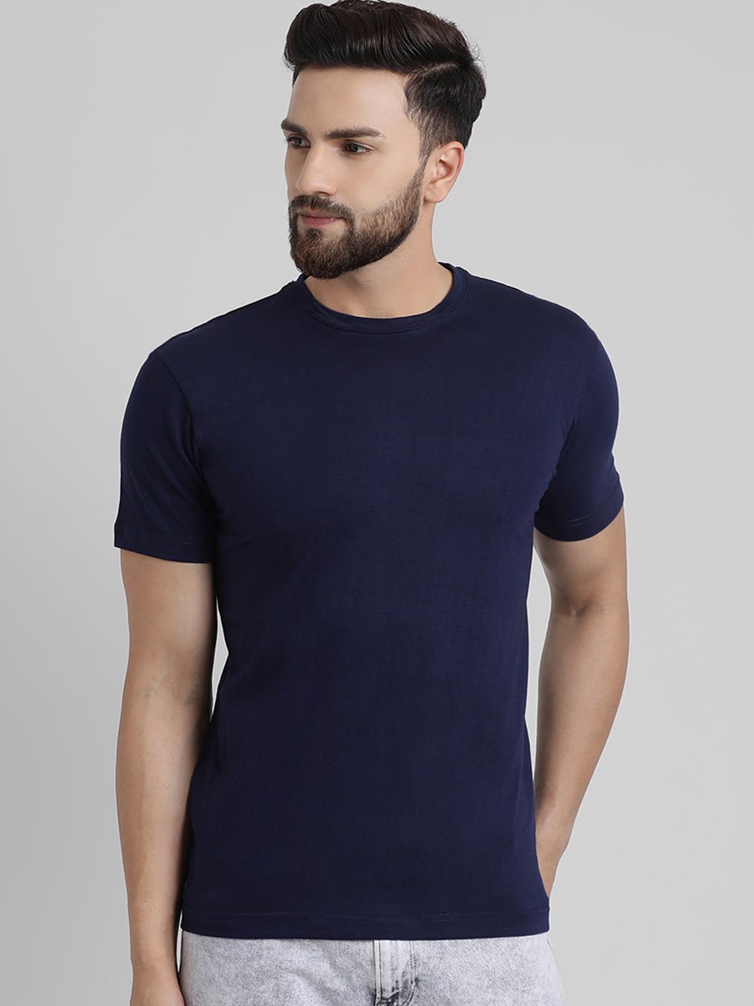 

GRACIT Men Navy Blue Solid Round Neck T-shirt