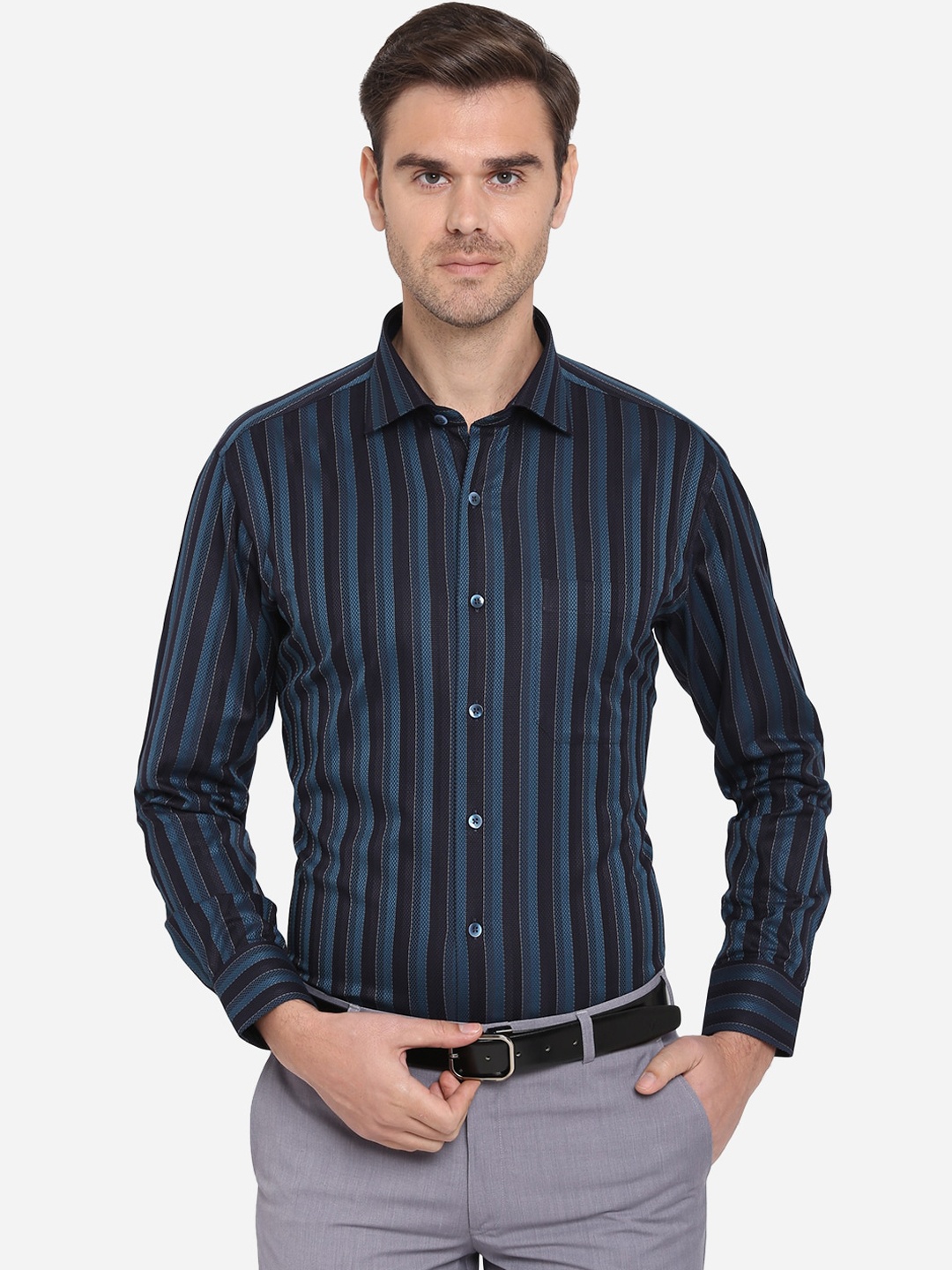 

METAL Men Navy Blue & Black Slim Fit Striped Cotton Formal Shirt