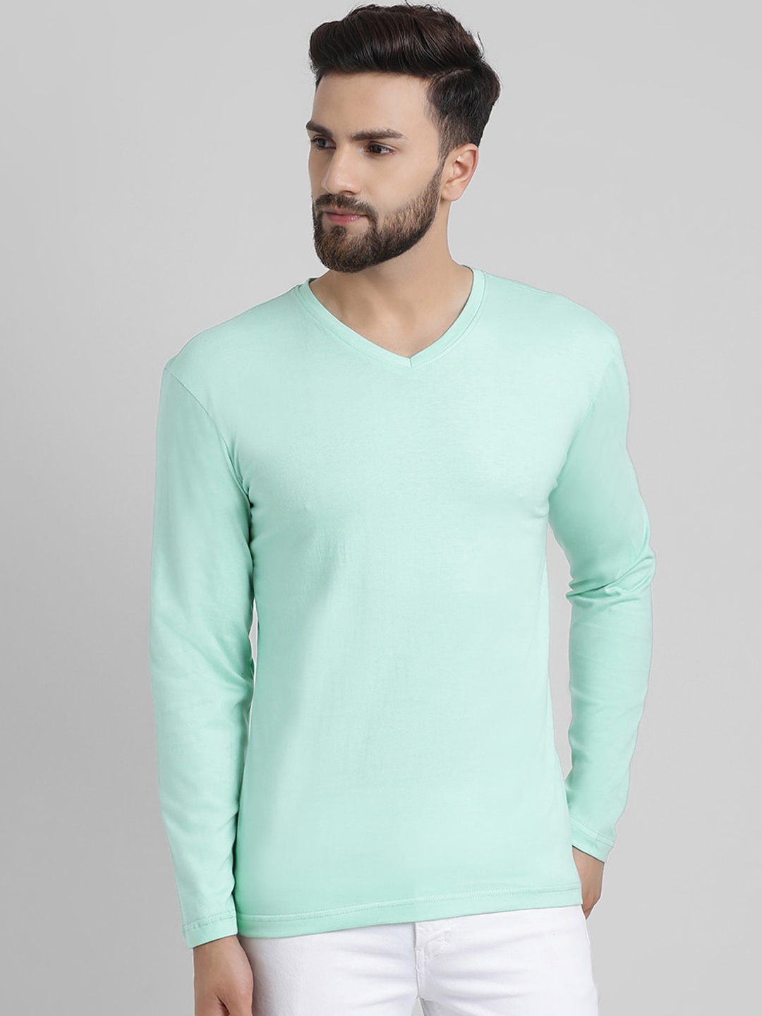 

GRACIT Men Green Solid V-Neck Cotton T-shirt