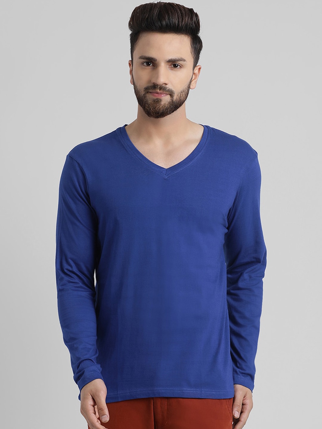 

GRACIT Men Blue Solid V-Neck T-shirt