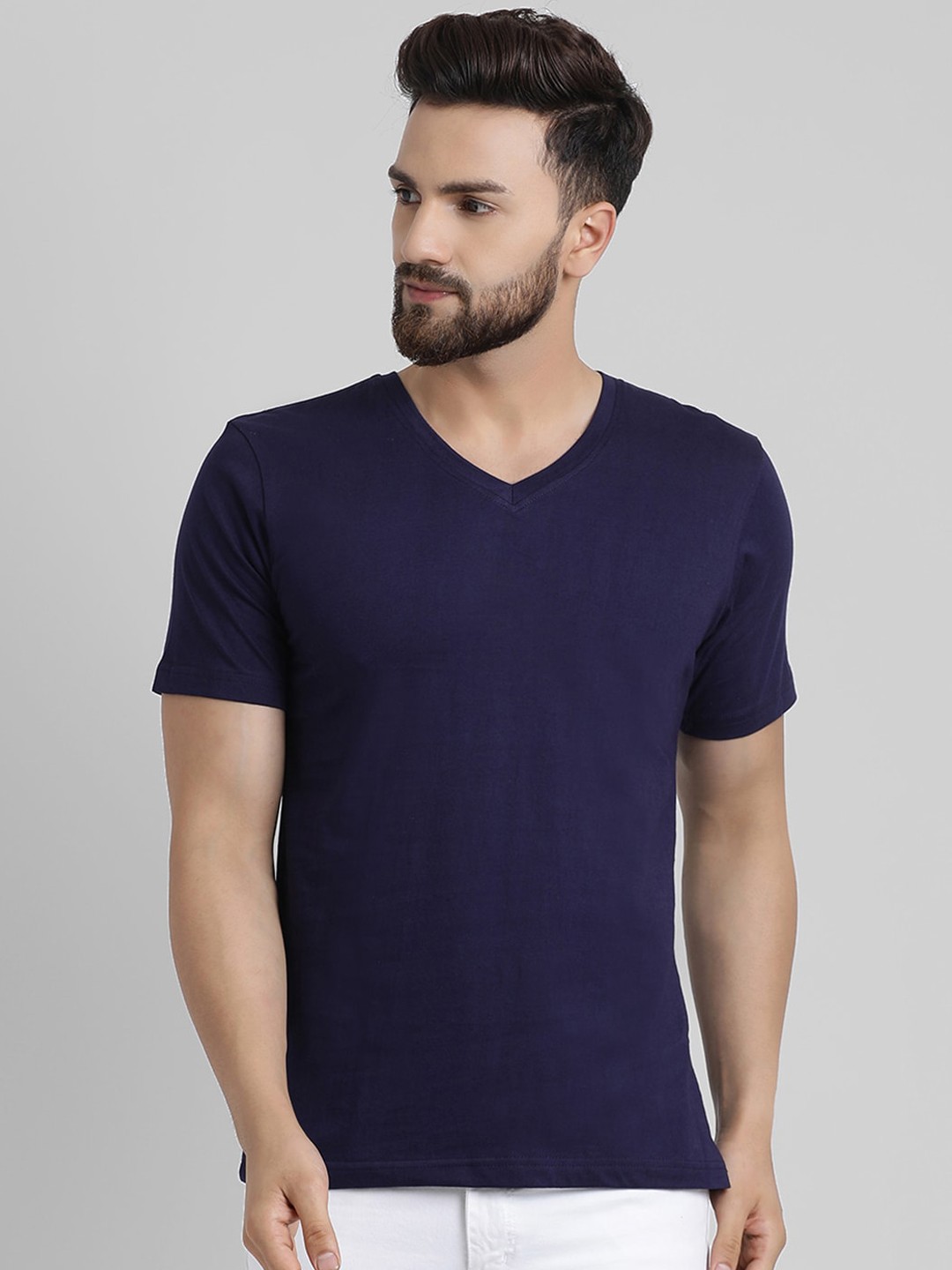 

GRACIT Men Navy Blue Solid V-Neck T-shirt