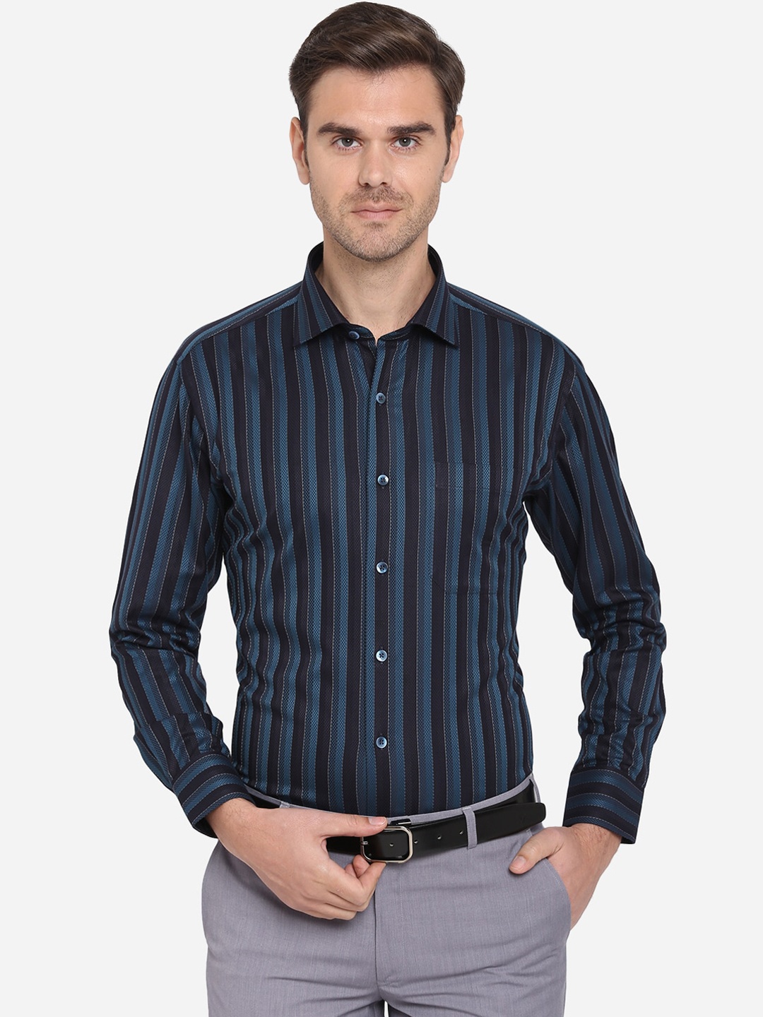 

METAL Men Blue & Black Slim Fit Striped Formal Shirt