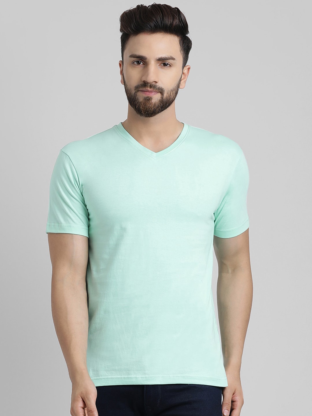 

GRACIT Men Green Solid V-Neck T-shirt