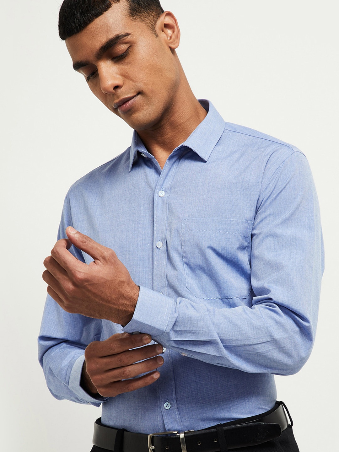 

max Men Blue Regular Fit Solid Casual Shirt