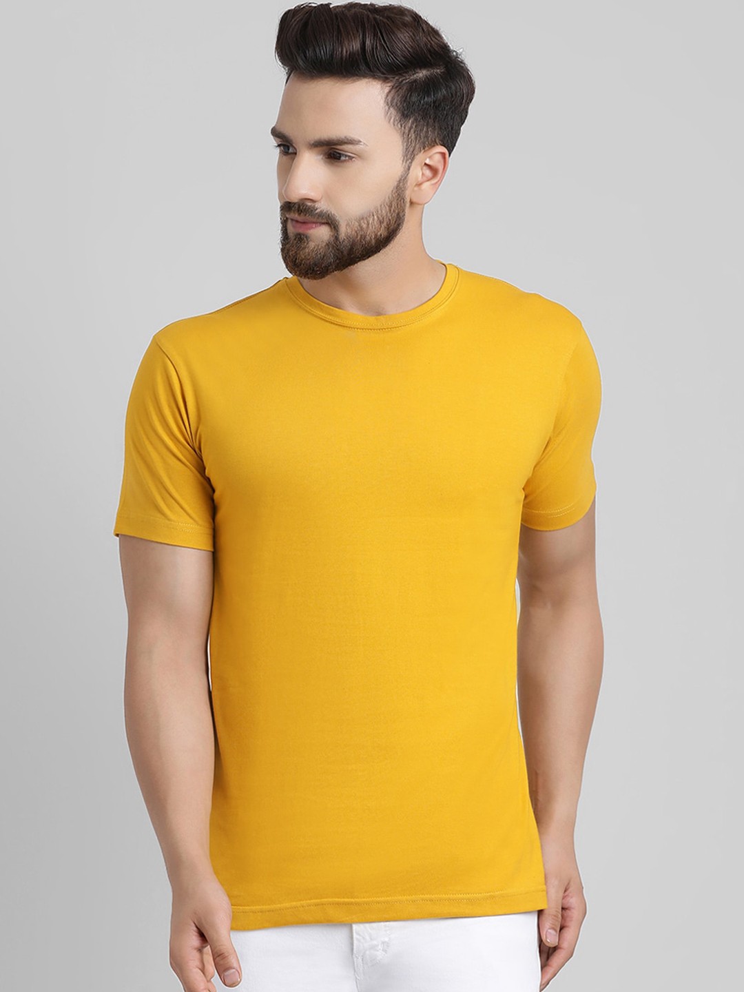 

GRACIT Men Yellow Solid Round Neck T-shirt