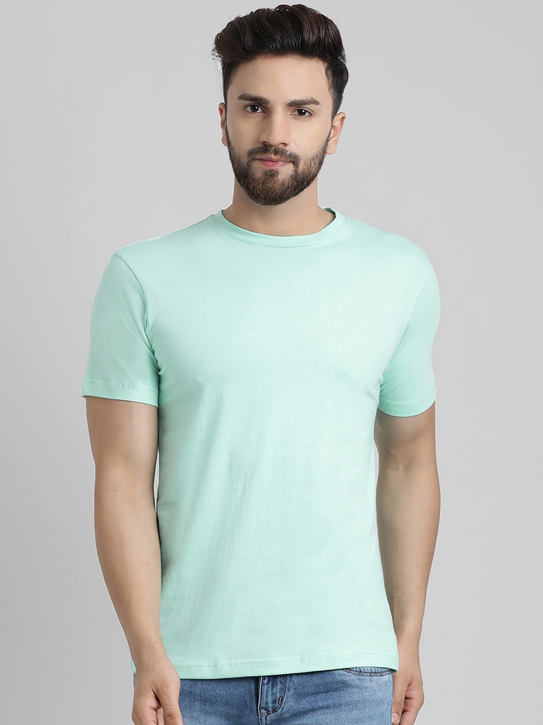 

GRACIT Men Green Solid Round Neck T-shirt