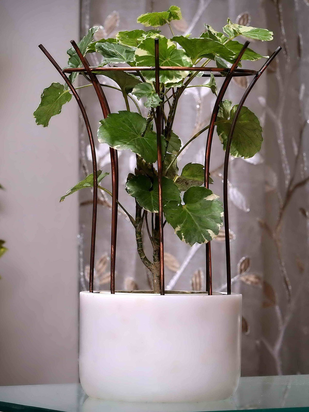 

POSH-N-PLUSH White & Copper-Toned Marble With Antique Metal Reticulation Planter
