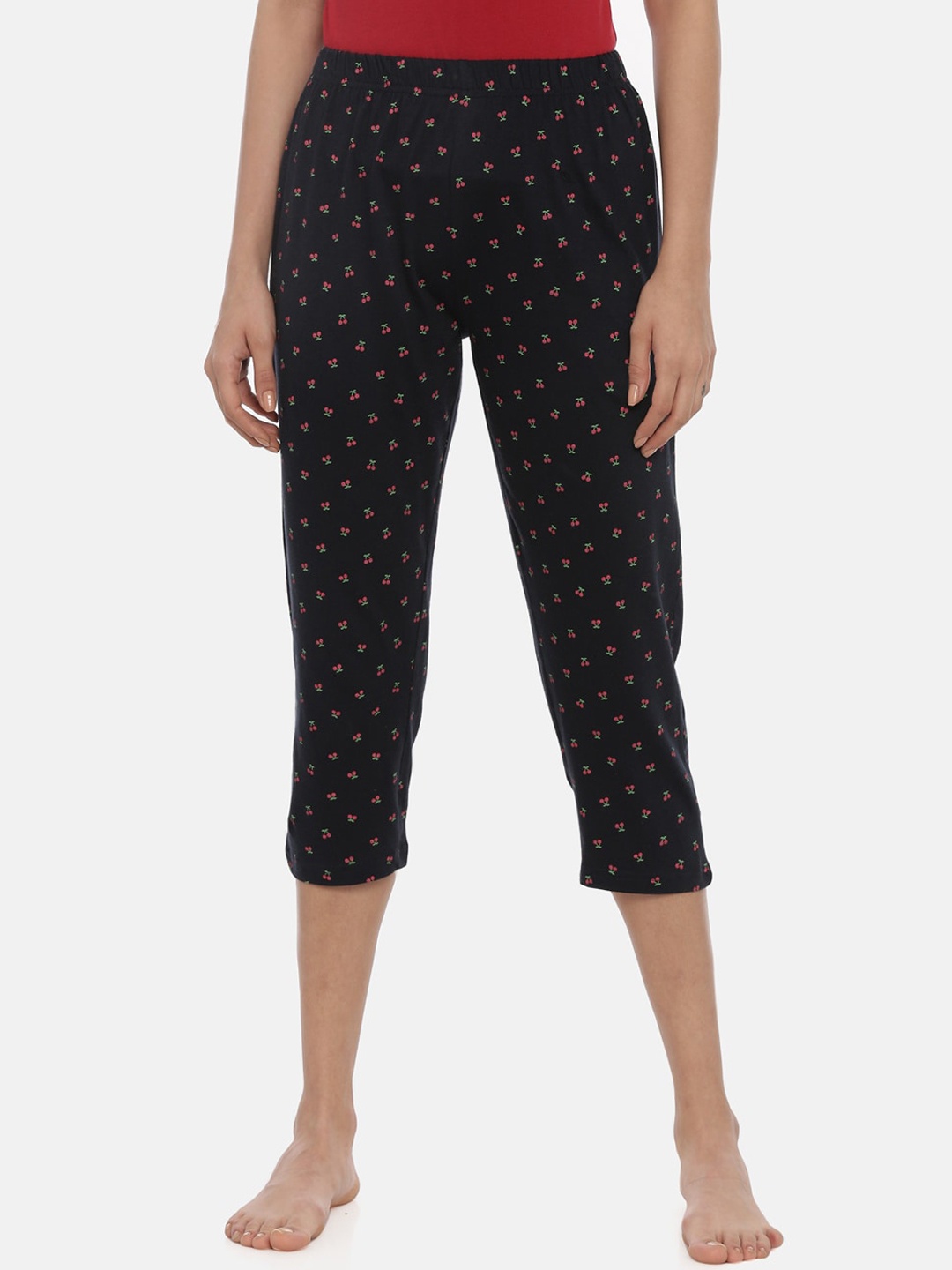 

Curare Women Navy Blue & Red Printed Capris