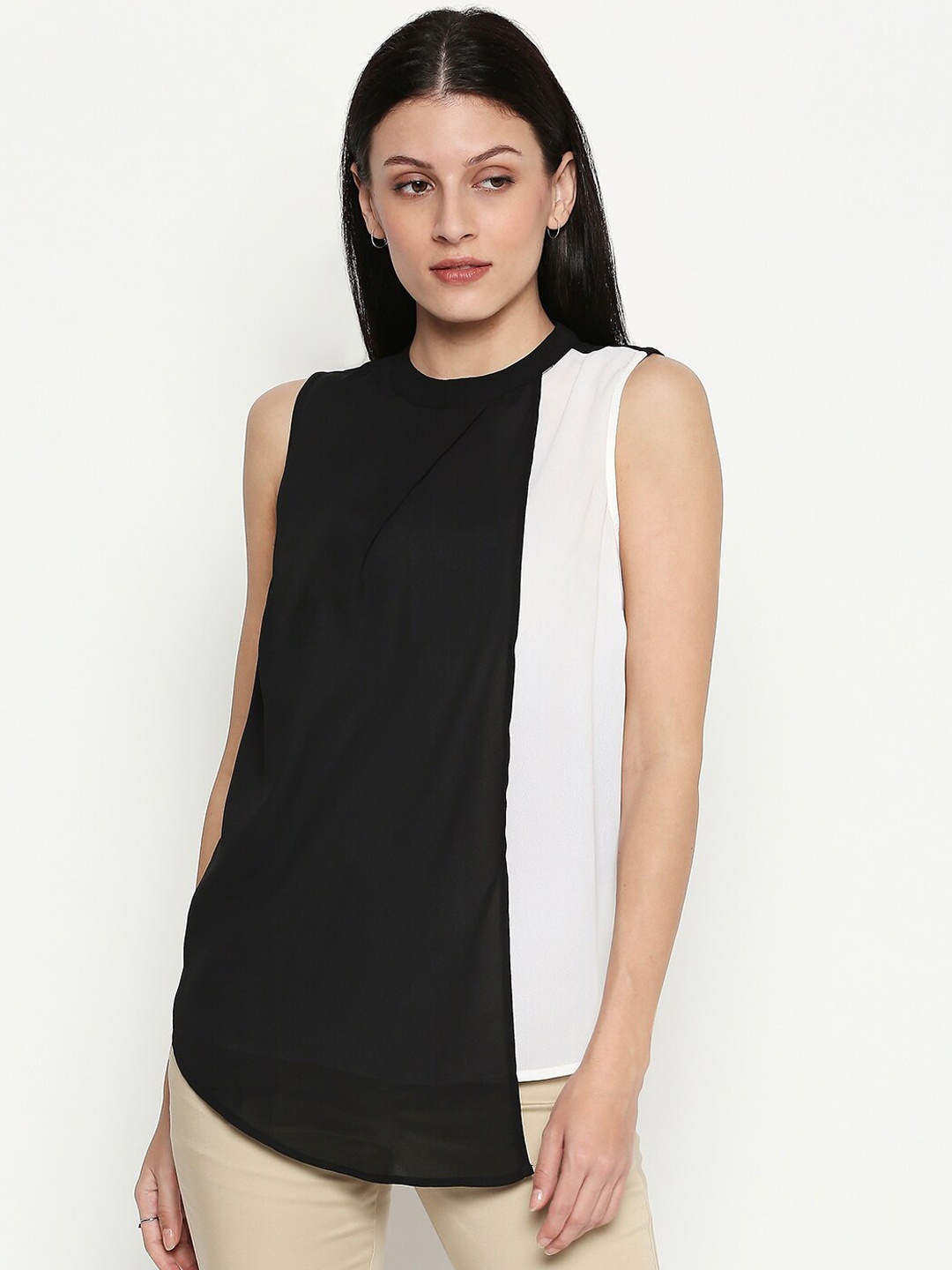

Annabelle by Pantaloons Women Black & White Colourblocked Top