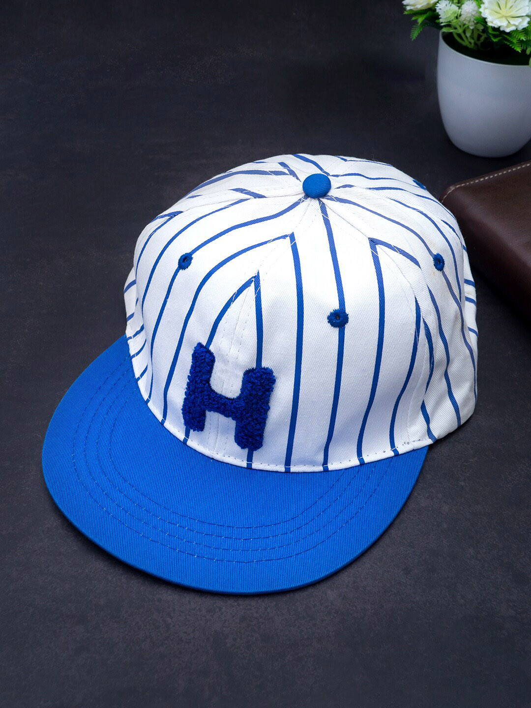

Golden Peacock Unisex Blue & White Printed Snapback Cap